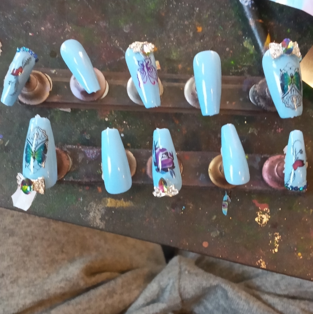 Press on nails